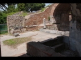 02957 ostia - regio v - insula v - terme dell'invidioso (v,v,2) - raum d - frigidarium - nordseite - gesehen von der via del ' invidiosi (raum c).jpg